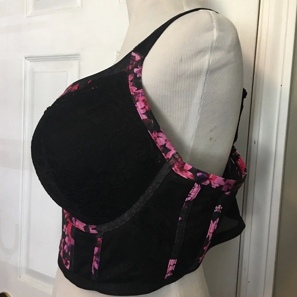 Torrid Curves Black and Pink Floral Bra with Textured Design NWOT